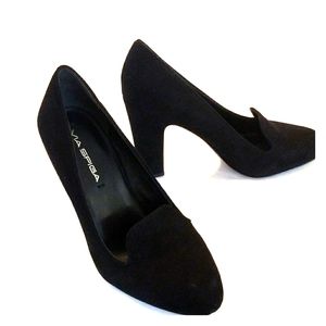 Beautuful black velvety leather formal heels